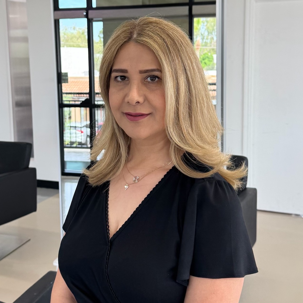 Mozhdeh Rumors Salon